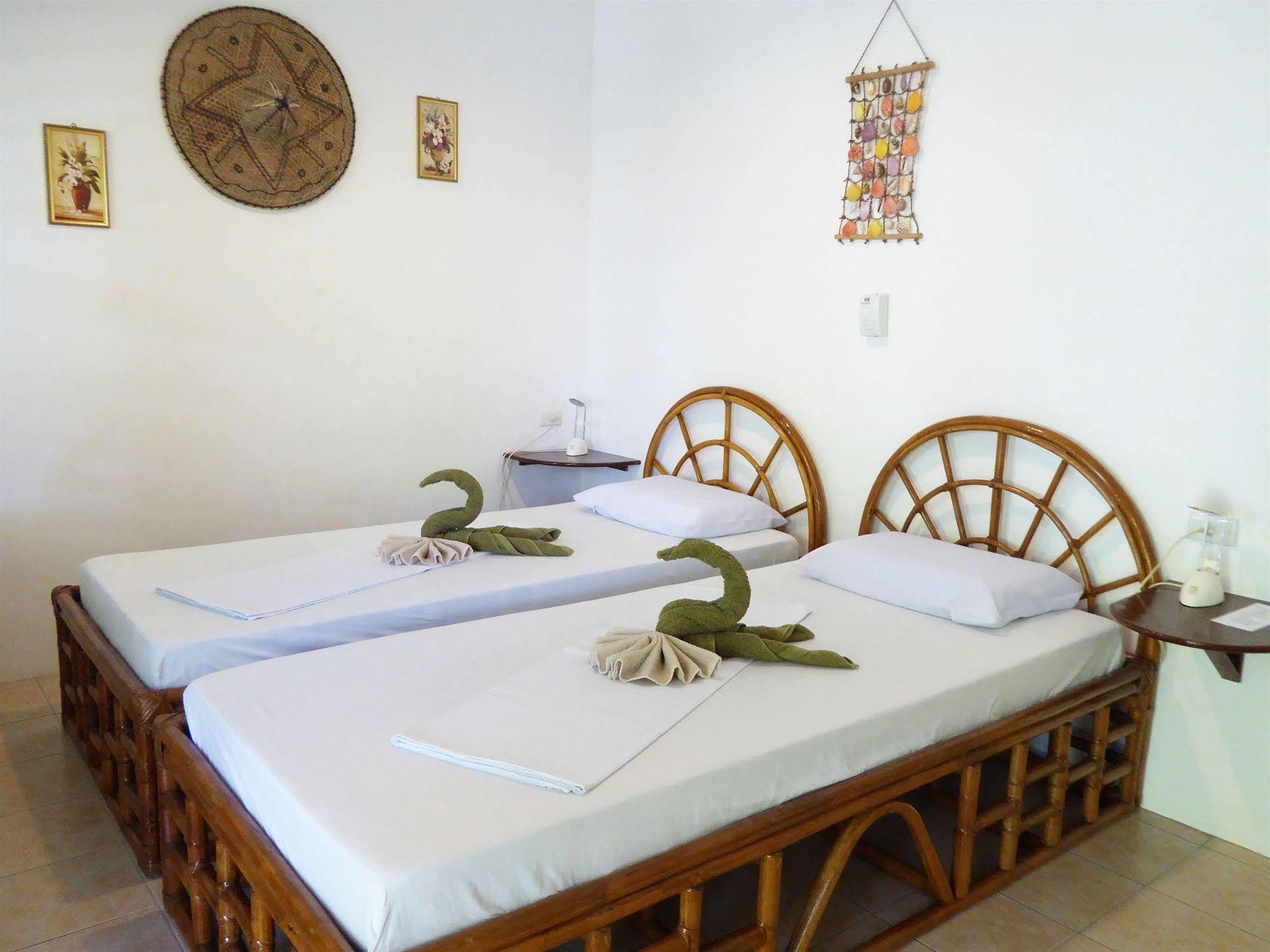Marcosas Cottages Resort Moalboal Exterior photo