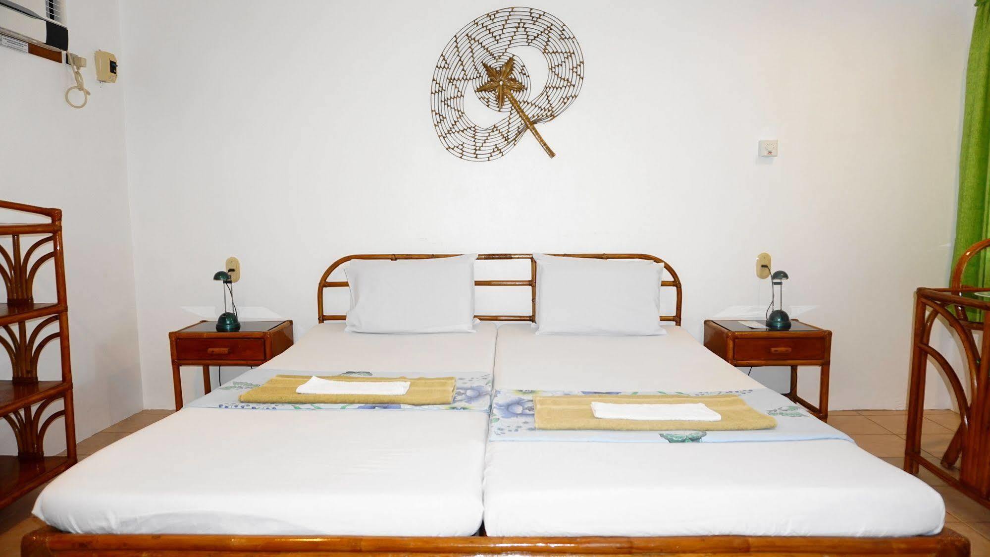 Marcosas Cottages Resort Moalboal Exterior photo